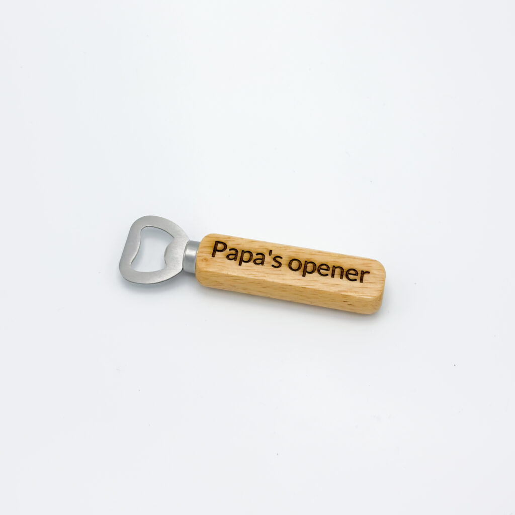 Houten flesopener met tekst