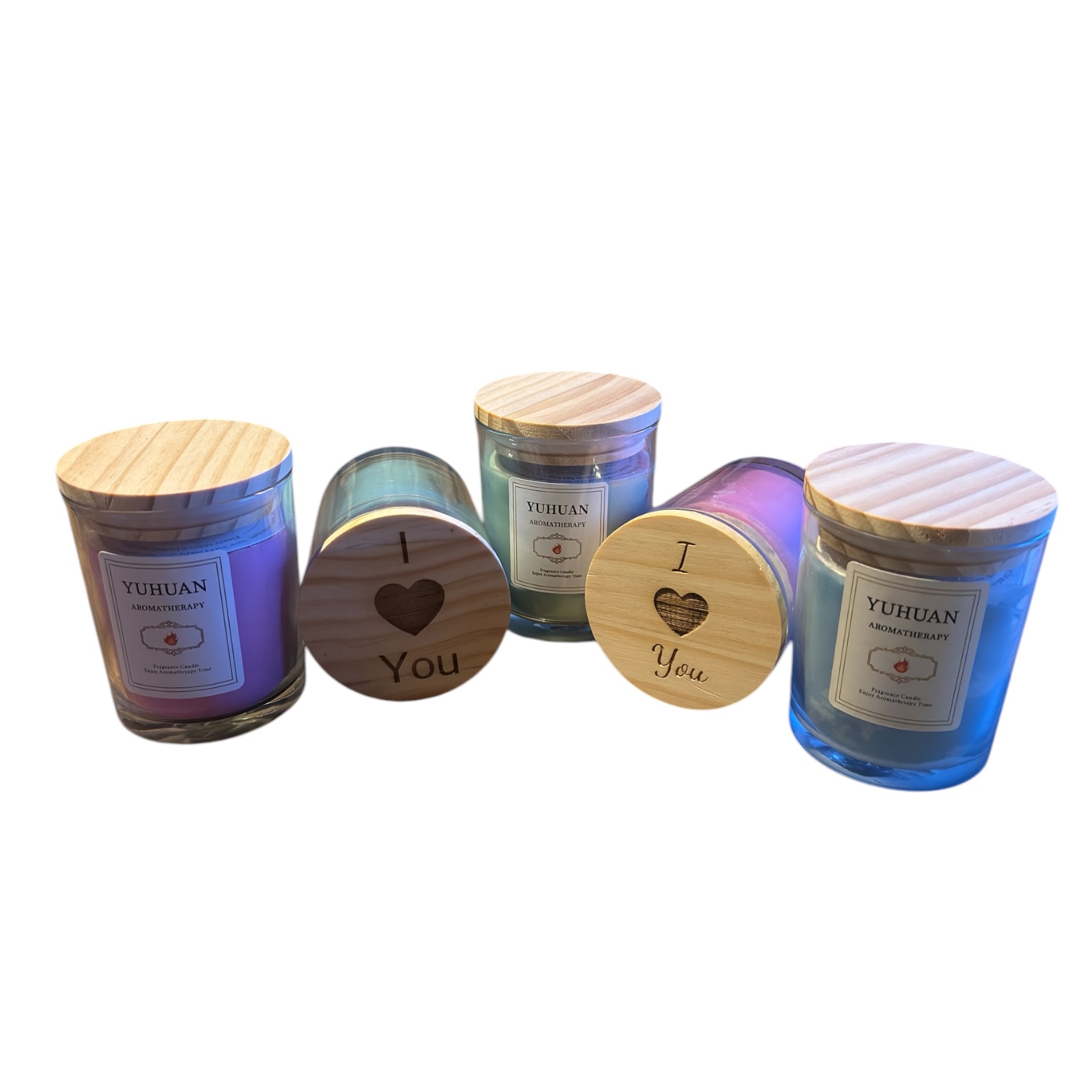 Verschillende gekleurde aromatherapie kaarsen met houten deksels