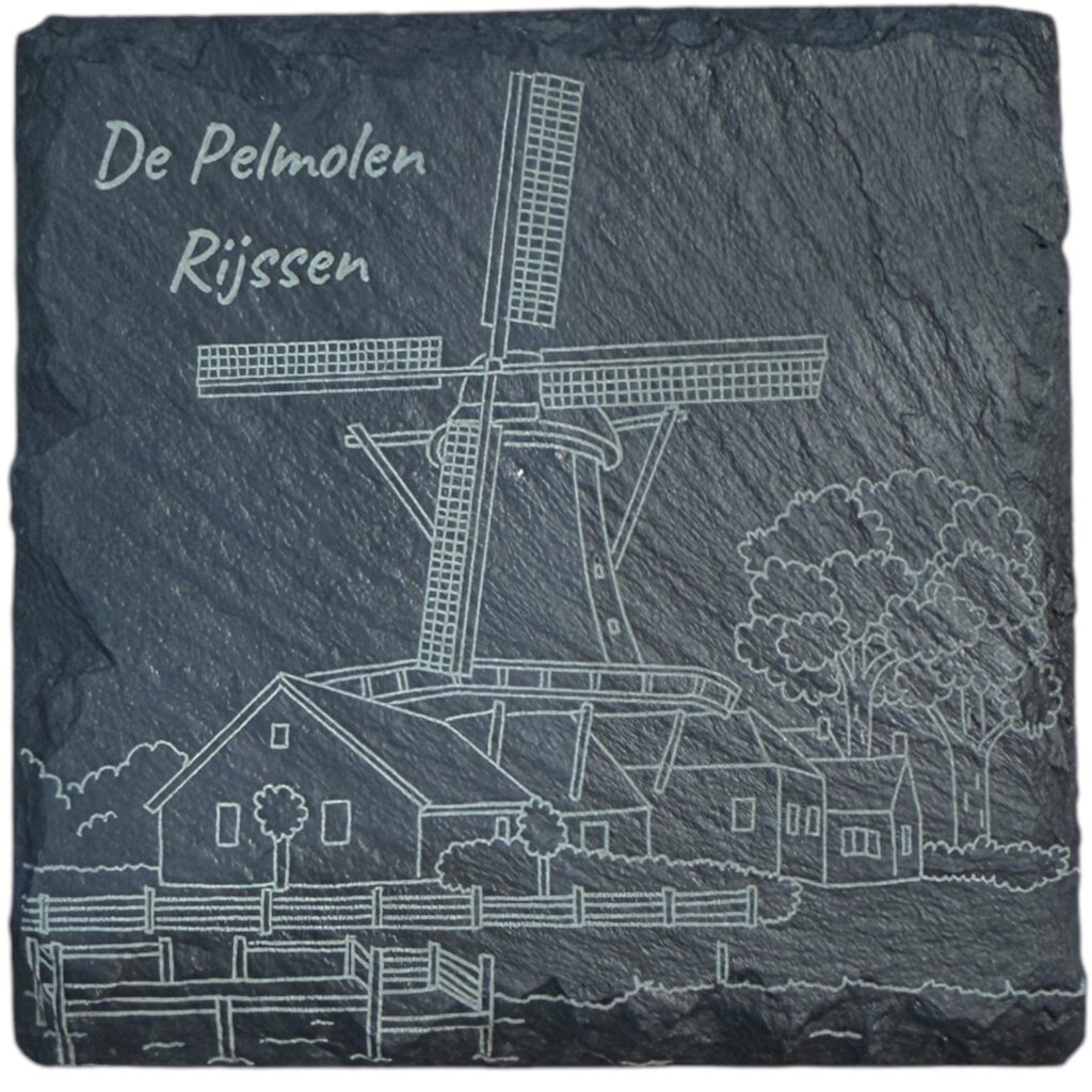Gegraveerde tekening van De Pelmolen in Rijssen op steen
