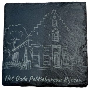 Gegraveerde tekening van het oude politiebureau in Rijssen op leisteen