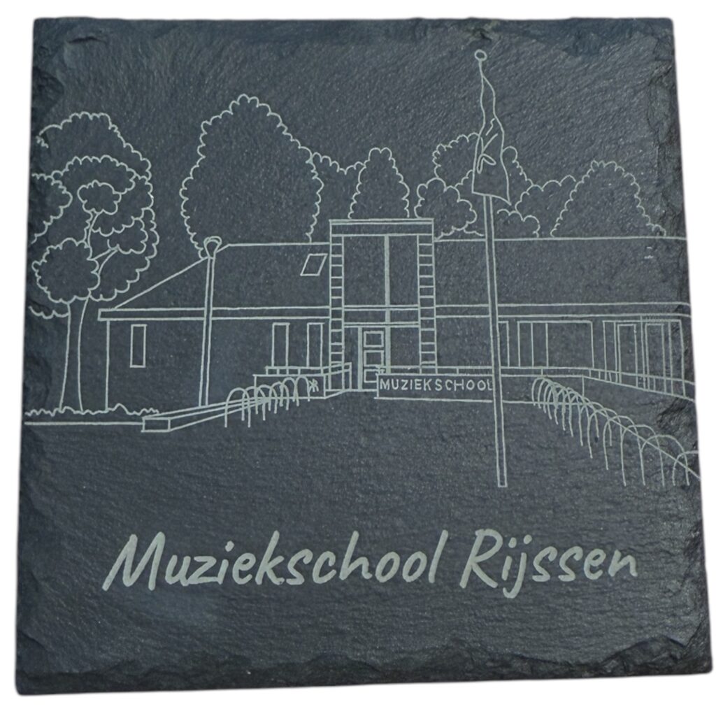 Gegraveerde afbeelding van Muziekschool Rijssen op leisteen