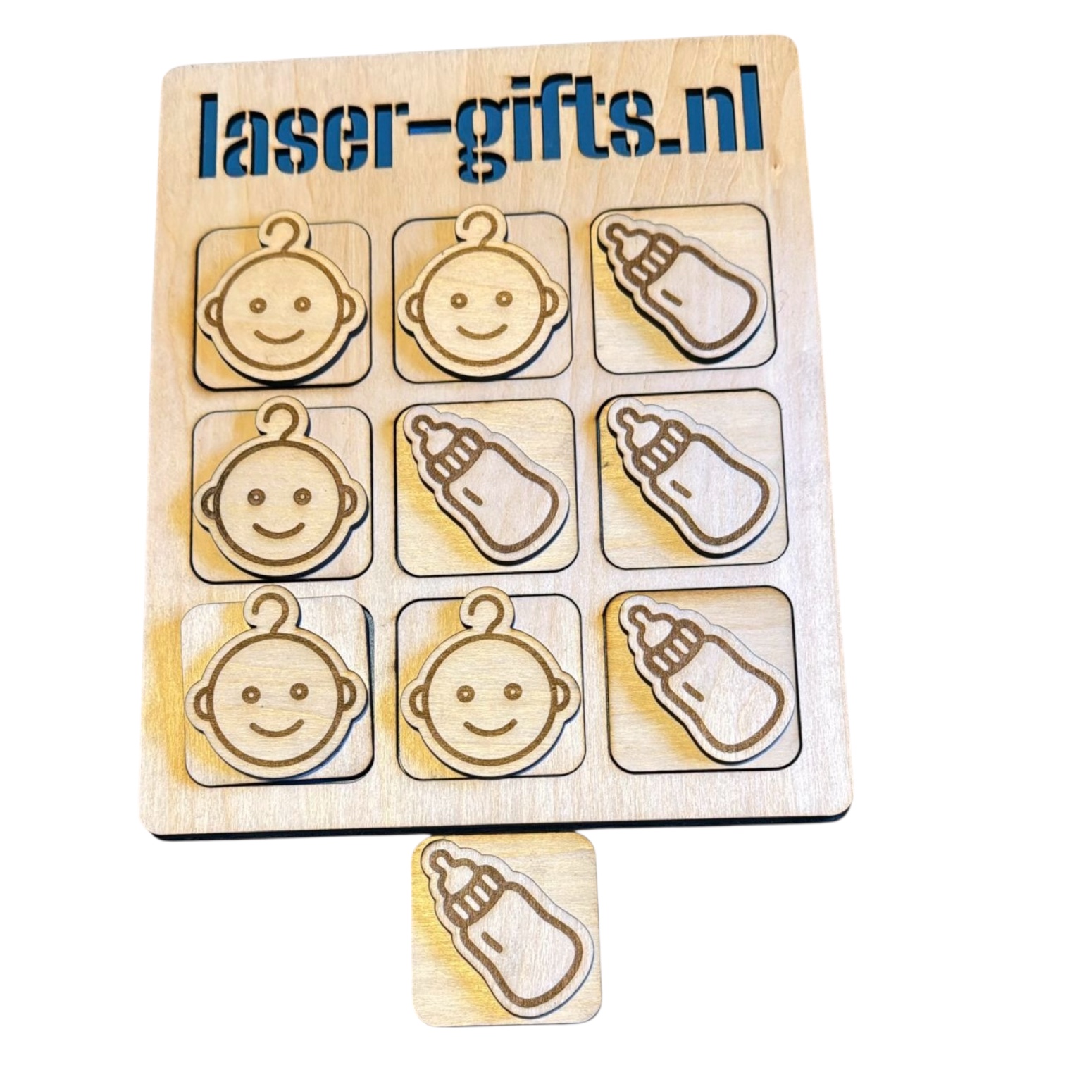 Houten puzzel met babygezichten en flesjes